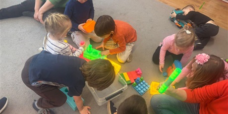 Powiększ grafikę: Walentynki Bajkoludków z dziećmi z P40