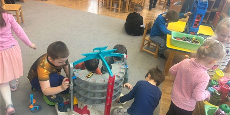 Powiększ grafikę: Walentynki Bajkoludków z dziećmi z P40