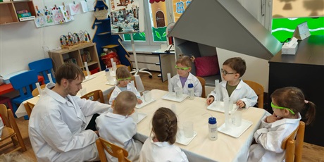 Powiększ grafikę: Krasnoludki - zajęcia chemiczne