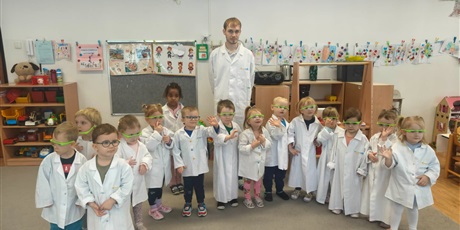 Powiększ grafikę: Krasnoludki - zajęcia chemiczne