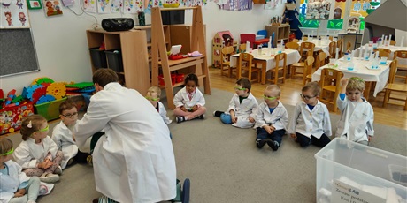 Powiększ grafikę: warsztaty-chemiczne-673118.jpg