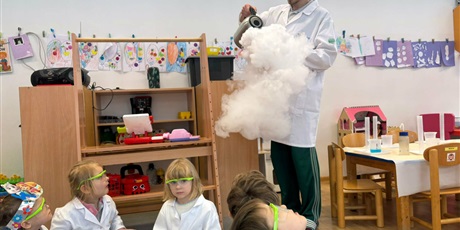 Powiększ grafikę: Bajkoludki - zajęcia chemiczne