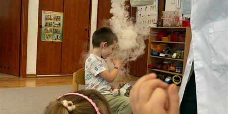 Powiększ grafikę: Bajkoludki - zajęcia chemiczne