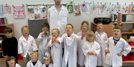 Powiększ grafikę: Bajkoludki - zajęcia chemiczne