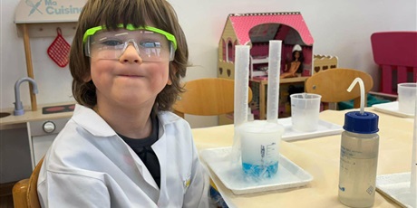 Powiększ grafikę: Bajkoludki - zajęcia chemiczne