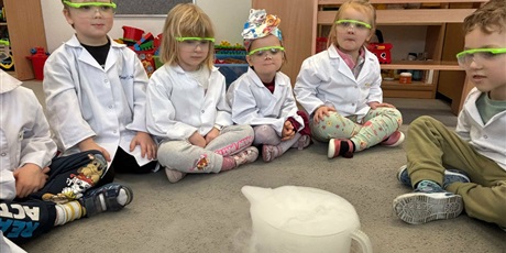 Powiększ grafikę: Bajkoludki - zajęcia chemiczne