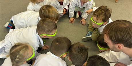 Powiększ grafikę: Bajkoludki - zajęcia chemiczne