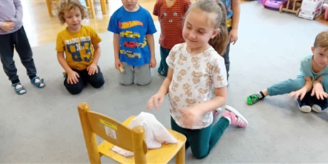 Powiększ grafikę: Andrzejkowe wróżby w grupie III