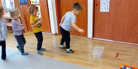 Powiększ grafikę: Andrzejkowe wróżby w grupie III