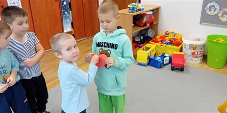 Powiększ grafikę: Andrzejkowe wróżby w grupie III