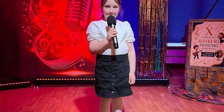 Powiększ grafikę: Na zdjęciu uczestniczka festiwalu.