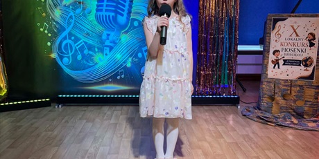 Powiększ grafikę: Na zdjęciu uczestniczka festiwalu.