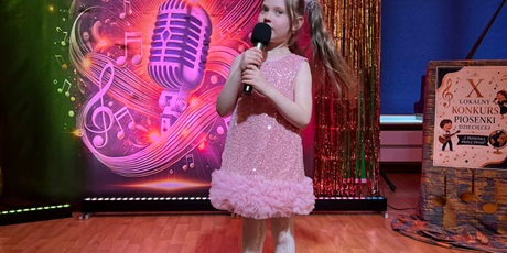 Powiększ grafikę: Na zdjęciu uczestniczka festiwalu.