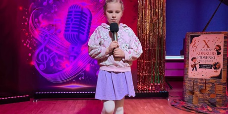 Powiększ grafikę: Na zdjęciu uczestniczka festiwalu.