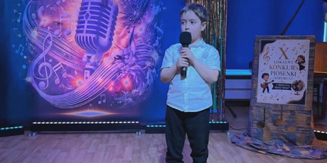 Powiększ grafikę: Na zdjęciu uczestnik konkursu