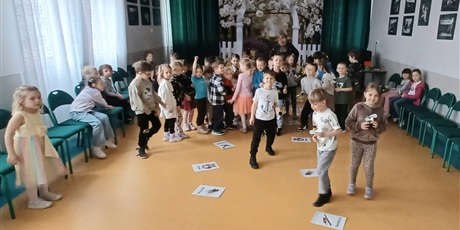 Zabawa integracyjna „Wyprawa na łąkę” w Maciusiu