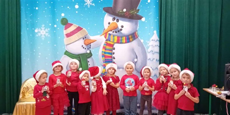 Powiększ grafikę: Kosmoludki na zabawie mikołajkowej w Maciusiu