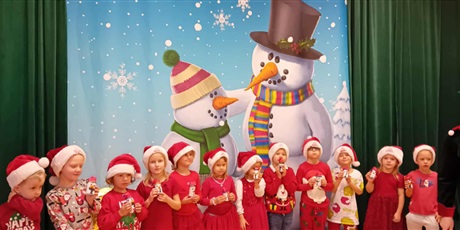 Powiększ grafikę: Kosmoludki na zabawie mikołajkowej w Maciusiu