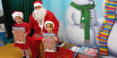 Powiększ grafikę: Kosmoludki na zabawie mikołajkowej w Maciusiu