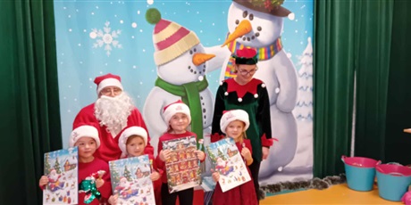 Powiększ grafikę: Kosmoludki na zabawie mikołajkowej w Maciusiu