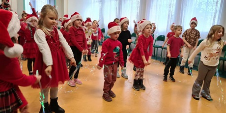 Powiększ grafikę: Ekoludki - zabawa mikołajkowa w Maciusiu