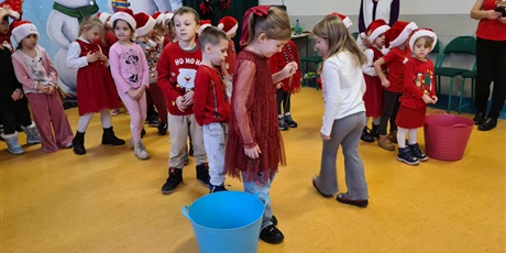 Powiększ grafikę: Ekoludki - zabawa mikołajkowa w Maciusiu