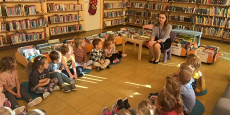 Powiększ grafikę: Zajęcia edukacyjne w bibliotece pt. „Dary jesieni”