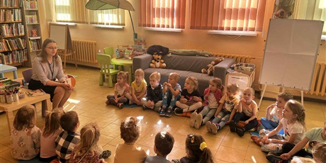 Powiększ grafikę: Zajęcia edukacyjne w bibliotece pt. „Dary jesieni”