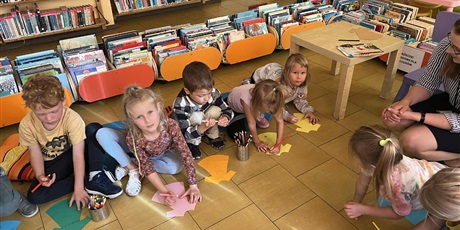 Powiększ grafikę: Zajęcia edukacyjne w bibliotece pt. „Dary jesieni”