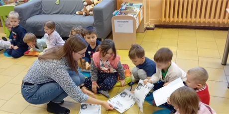 Powiększ grafikę: Kosmoludki na zajęciach edukacyjnych w bibliotece