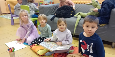 Powiększ grafikę: Kosmoludki na zajęciach edukacyjnych w bibliotece