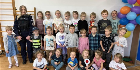 Powiększ grafikę: zajecia-edukacyjne-z-pania-policjantka-646835.jpg