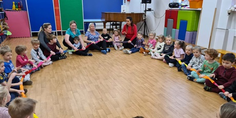 Powiększ grafikę: W grupie Kosmoludków odbyła się wyjątkowa zabawa integracyjna, w której uczestniczyły dzieci z niepełnosprawnością z Przedszkola nr 40 " Pod Sosnami "