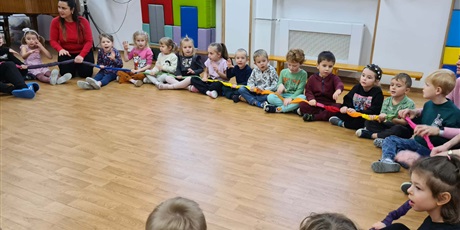 Powiększ grafikę: W grupie Kosmoludków odbyła się wyjątkowa zabawa integracyjna, w której uczestniczyły dzieci z niepełnosprawnością z Przedszkola nr 40 " Pod Sosnami "