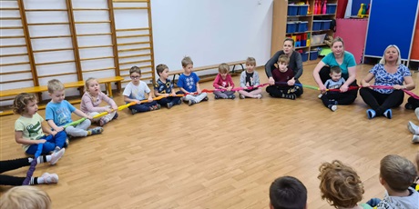 Powiększ grafikę: W grupie Kosmoludków odbyła się wyjątkowa zabawa integracyjna, w której uczestniczyły dzieci z niepełnosprawnością z Przedszkola nr 40 " Pod Sosnami "