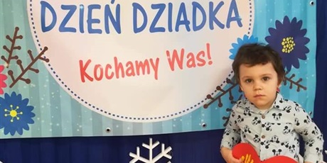 Powiększ grafikę: DZIEŃ BABCI I DZIADKA zrobiliśmy prezenty , pozowaliśmy do zdęć  i nagraliśmy życzenia dla naszych kochanych Babć i Dziadków